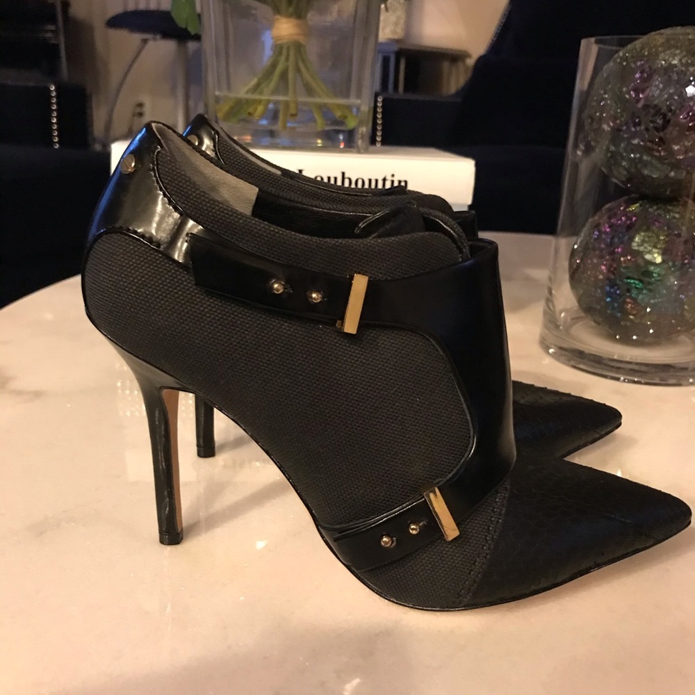 Gorgeous Rachel Roy Alena Black Bootie - 6.5 - Picture 3 of 8